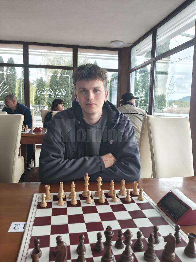 Rezultat deosebit pentru un elev sucevean, la un concurs de șah desfășurat la Bacău