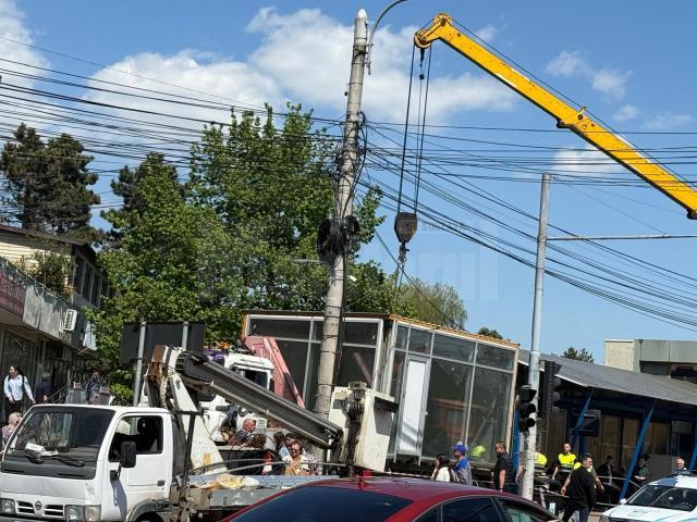 Chioșcul care a stat fără nici un rost în acea zonă centrală a municipiului nu mai puțin de 7 ani a fost îndepărtat marți