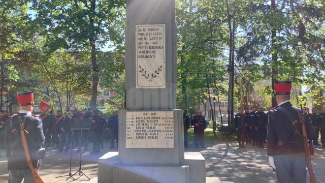 Ziua Veteranilor de Război, celebrată la monumentul care le este dedicat, din Parcul Central al Sucevei