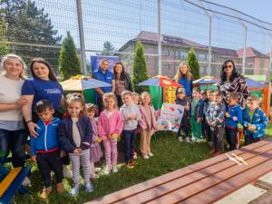 Grădinița „1-2-3” a fost dotată cu mese și bănci pentru activitățile în aer liber, cu sprijinul Fundației Umanitare ASSIST
