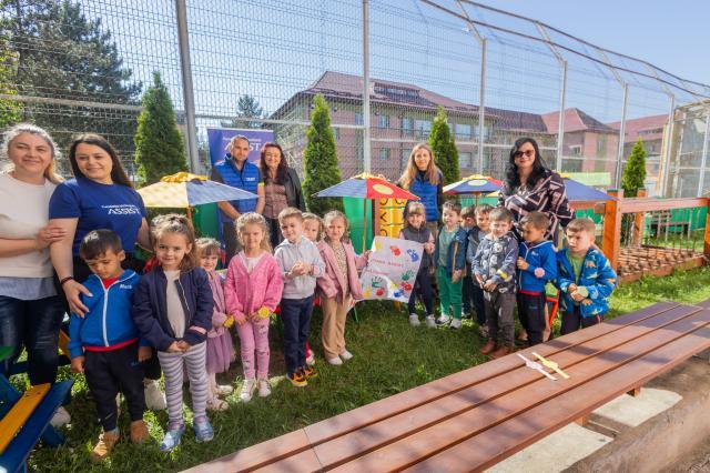 Grădinița „1-2-3” a fost dotată cu mese și bănci pentru activitățile în aer liber, cu sprijinul Fundației Umanitare ASSIST