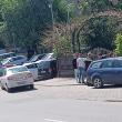 Răfuială între adolescenți, cu țipete și lovituri, din cauza unui triunghi amoros
