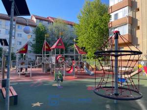 Trei locuri de joacă modernizate, în municipiul Suceava 3