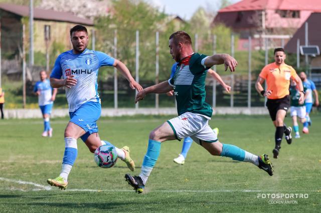 Partida de la Frumosu s-a încheiat cu victoria gazdelor. Foto Codrin Anton (FotoSportRo)