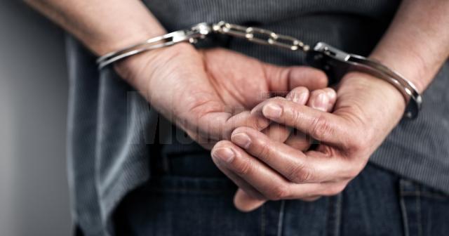 Tatăl a trei copii, reținut în arest pentru agresarea a trei femei, după un scandal în familie