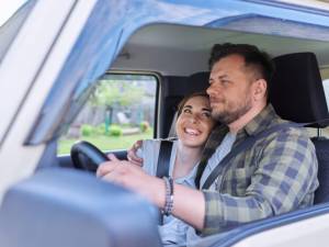 Cum alegi firma de închirieri auto potrivită pentru nevoile tale