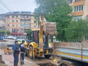 O avarie a lăsat fără apă zeci de locuințe, instituții și firme din centrul Sucevei și din cartierul Zamca