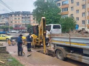 O avarie a lăsat fără apă zeci de locuințe, instituții și firme din centrul Sucevei și din cartierul Zamca