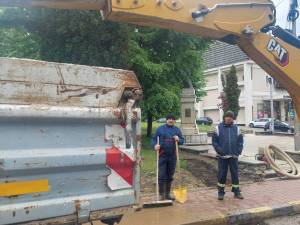 O avarie a lăsat fără apă zeci de locuințe, instituții și firme din centrul Sucevei și din cartierul Zamca