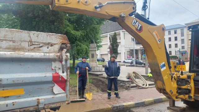 O avarie a lăsat fără apă zeci de locuințe, instituții și firme din centrul Sucevei și din cartierul Zamca