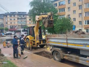 O avarie a lăsat fără apă zeci de locuințe, instituții și firme din centrul Sucevei și din cartierul Zamca