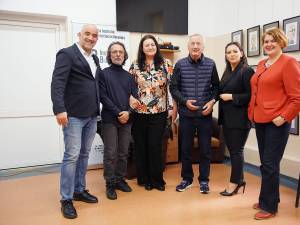 86 de caricaturi cu portretele candidaților la președinția României din 1989 până în prezent, realizate de Ovidiu Stanciu, expuse la Galeria de artă „ArtLaBurdujeni”