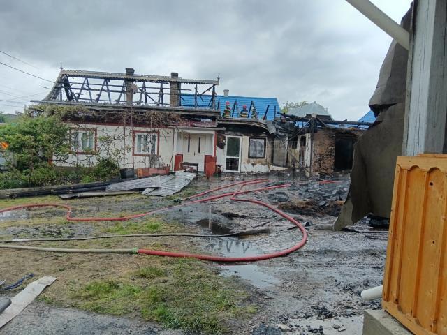 Un incendiu a cuprins o gospodărie din satul Costișa