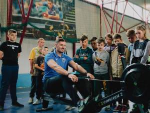 Copiii din Ţara Dornelor s-au întâlnit cu mari campioni ai României