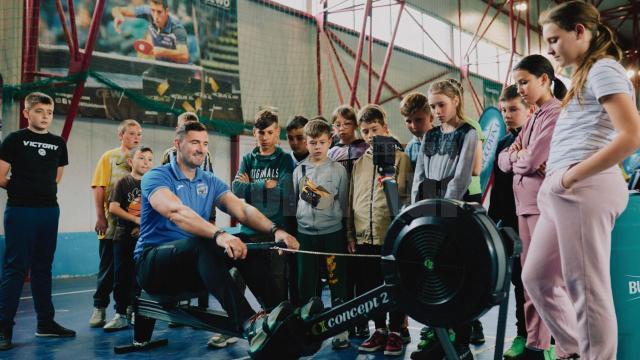 Copiii din Ţara Dornelor s-au întâlnit cu mari campioni ai României