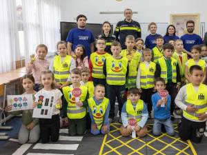 350 de copii și adolescenți din Pârteștii de Jos au participat la Caravana „Sănătate în mișcare”, organizată de fundația umanitară ASSIST