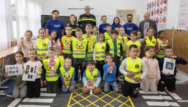 350 de copii și adolescenți din Pârteștii de Jos au participat la Caravana „Sănătate în mișcare”, organizată de fundația umanitară ASSIST