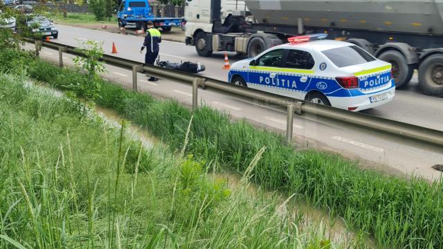 Accident între un autoturism și o moticicletă, la ieșire din Suceava spre Plopeni