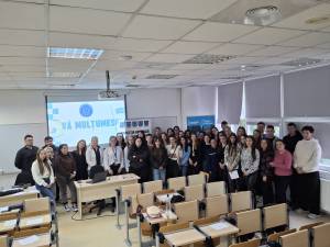 Polițiștii de la Anticorupție, față în față cu studenți de la USV: ”E timpul să nu mai dăm și noi ceva”