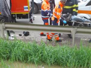 Accident între un autoturism și o moticicletă, la ieșire din Suceava spre Plopeni