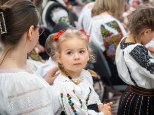 Vicepreședinții Consiliului Județean, prezenți la liceul din Cajvana la un simpozion care a promovat valorile familiei ca bază esențială pentru educație