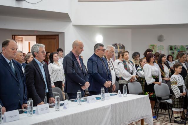 Vicepreședinții Consiliului Județean, prezenți la liceul din Cajvana la un simpozion care a promovat valorile familiei ca bază esențială pentru educație