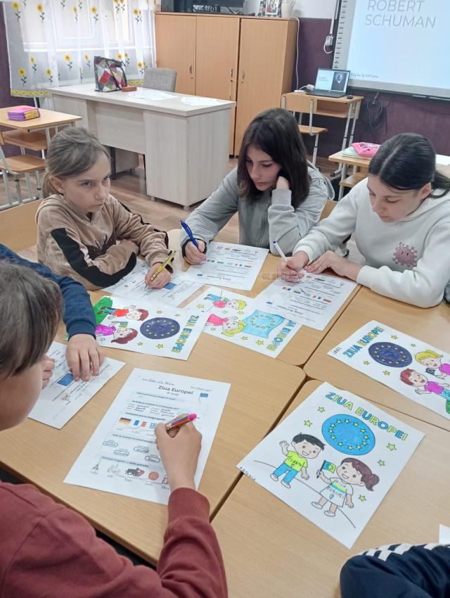 Liceul Tehnologic „Iorgu Vârnav Liteanu” din Liteni a celebrat Ziua Europei și 20 de ani de eTwinning