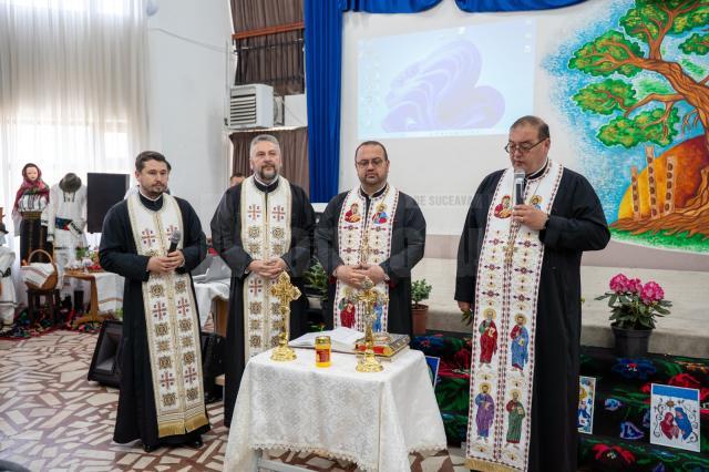 Vicepreședinții Consiliului Județean, prezenți la liceul din Cajvana, la un simpozion care a promovat valorile familiei ca bază esențială pentru educație
