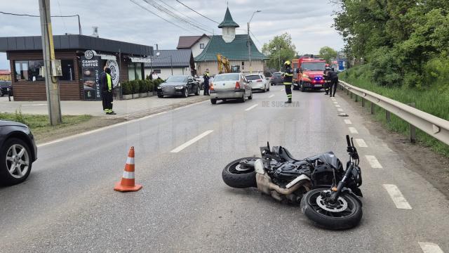 Accidentul a avut loc vineri după-amiază, la intrarea în municipiul Suceava, dinspre Plopeni