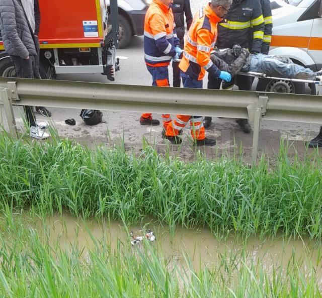 Accidentul a avut loc vineri după-amiază, la intrarea în municipiul Suceava, dinspre Plopeni