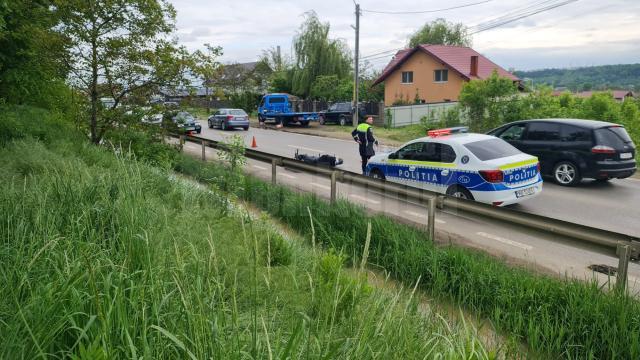 Accidentul a avut loc vineri după-amiază, la intrarea în municipiul Suceava, dinspre Plopeni