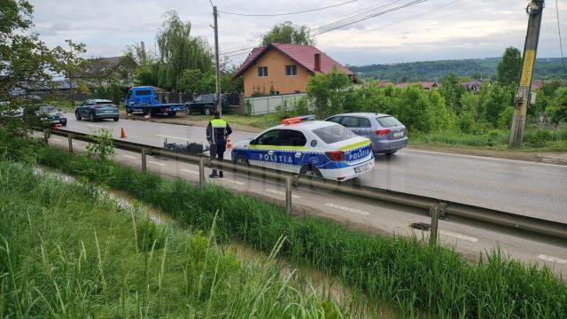 Accidentul a avut loc vineri după-amiază, la intrarea în municipiul Suceava, dinspre Plopeni