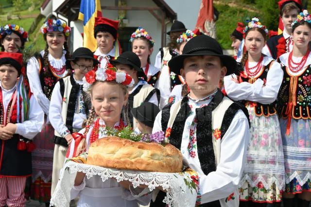 Polonezii din Bucovina au serbat sâmbătă, 10 mai, trei zile importante pentru istoria acestei comunități