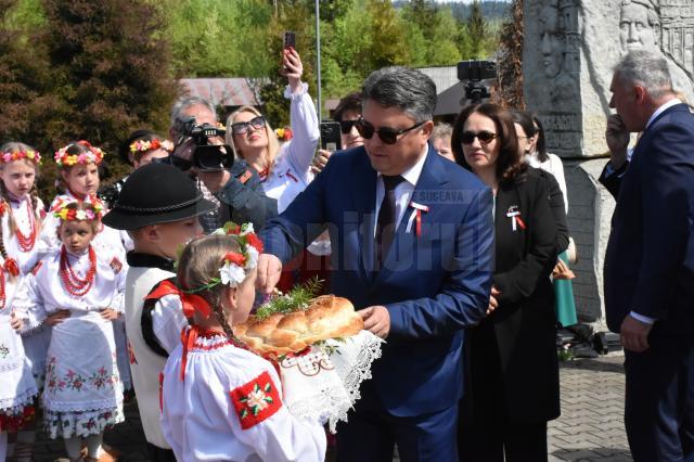 Polonezii din Bucovina au serbat sâmbătă, 10 mai, trei zile importante pentru istoria acestei comunități