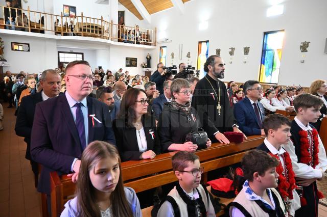 Polonezii din Bucovina au serbat sâmbătă, 10 mai, trei zile importante pentru istoria acestei comunități