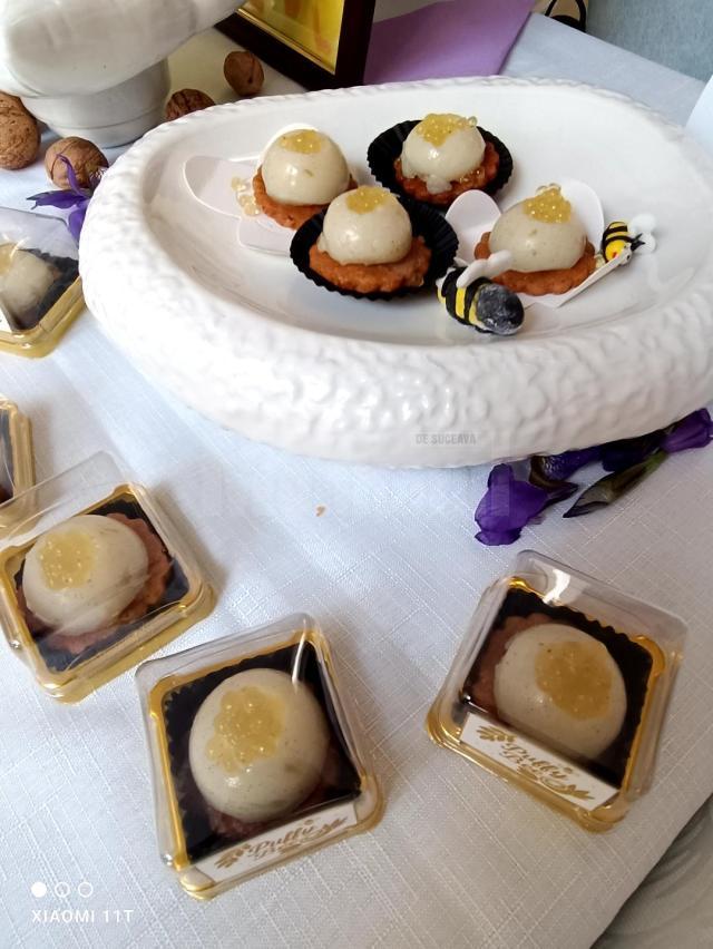 Desertul vegan Puffy Bee realizat pe baza de miere de mană