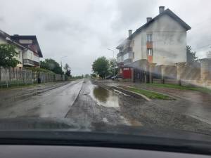 Se circulă în condiții groaznice pe DN 2H Gălănești – Vicovu de Jos