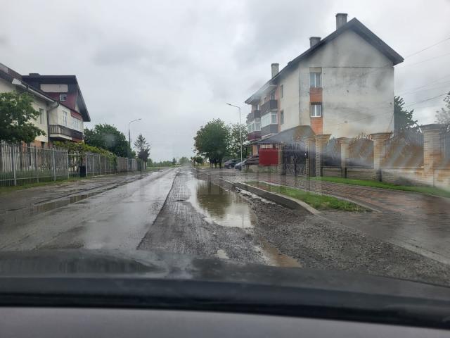 Se circulă în condiții groaznice pe DN 2H Gălănești – Vicovu de Jos