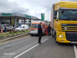 Ambulanță avariată și scoasă din uz din cauza unei șoferițe care nu ar fi acordat prioritate