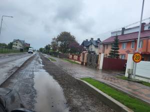 Se circulă în condiții groaznice pe DN 2H Gălănești – Vicovu de Jos