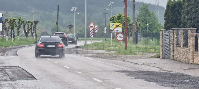 Se circulă în condiții groaznice pe DN 2H Gălănești – Vicovu de Jos