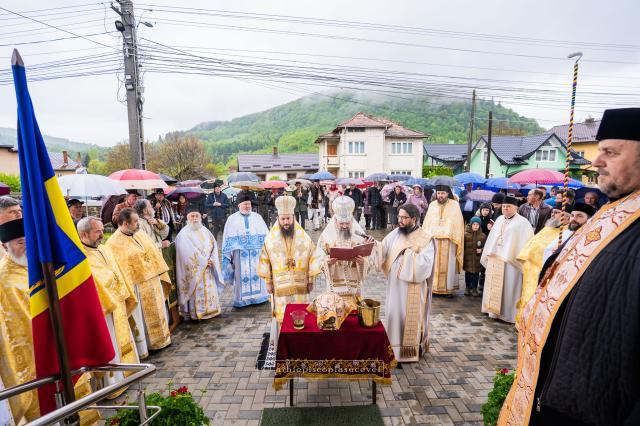 Biserica „Sfânta Cuvioasă Parascheva” din Molid a primit veșmântul luminos al sfințirii