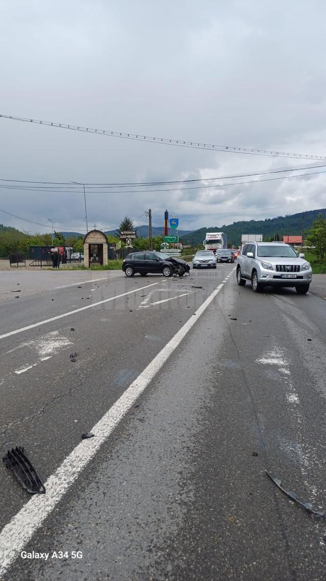 Ambulanță avariată și scoasă din uz din cauza unei șoferițe care nu ar fi acordat prioritate