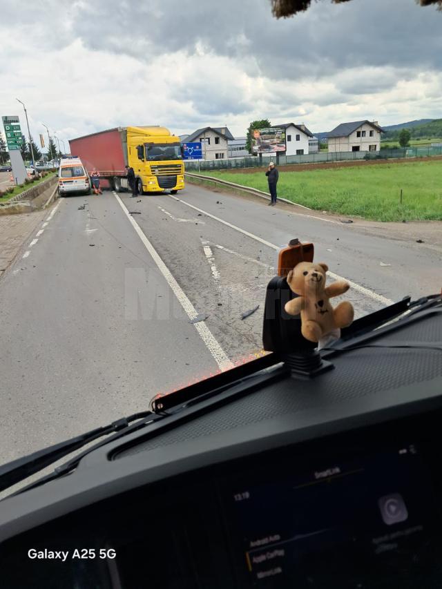 Ambulanță avariată și scoasă din uz din cauza unei șoferițe care nu ar fi acordat prioritate