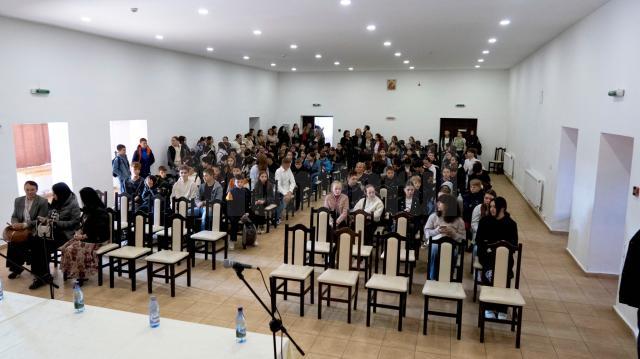 Prima ediție a Concursul „Punct și virgulă”, de limba română și matematică, la Râșca