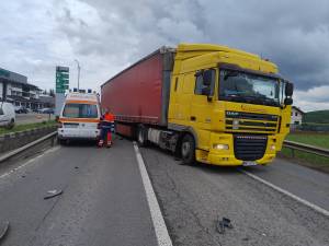 Ambulanță avariată într-un accident rutier
