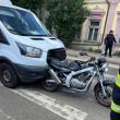 O tânără pe motocicletă, accidentată în fața unei treceri de pietoni