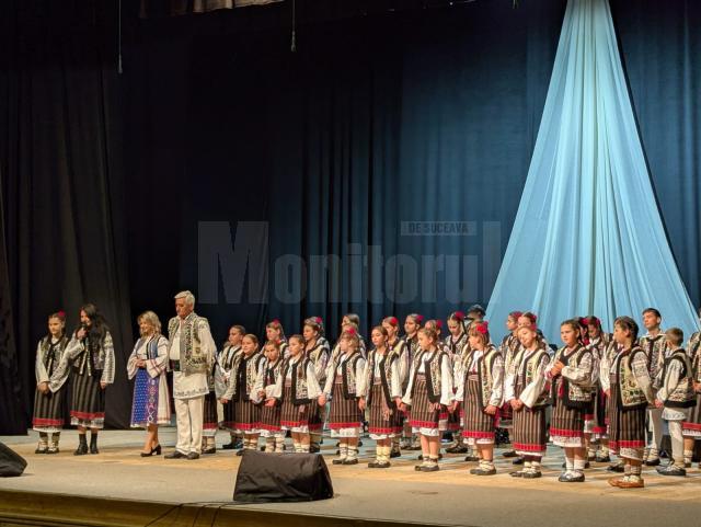 Cinci spectacole, cu artiști îndrăgiți, în Suceava, Broșteni, Ciocănești, Ipotești și Gălănești, în cadrul proiectului „10 pentru folclor”
