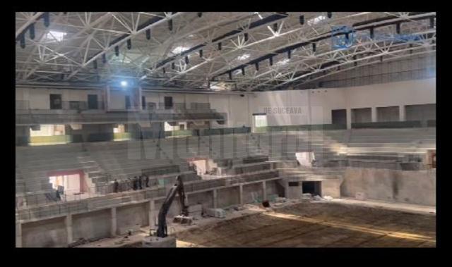 Imagini cu interiorul Sălii Polivalente Suceava