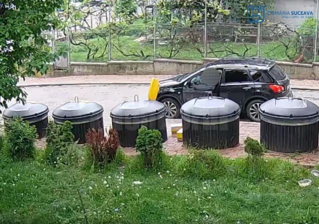 Gunoi aruncat din mașină